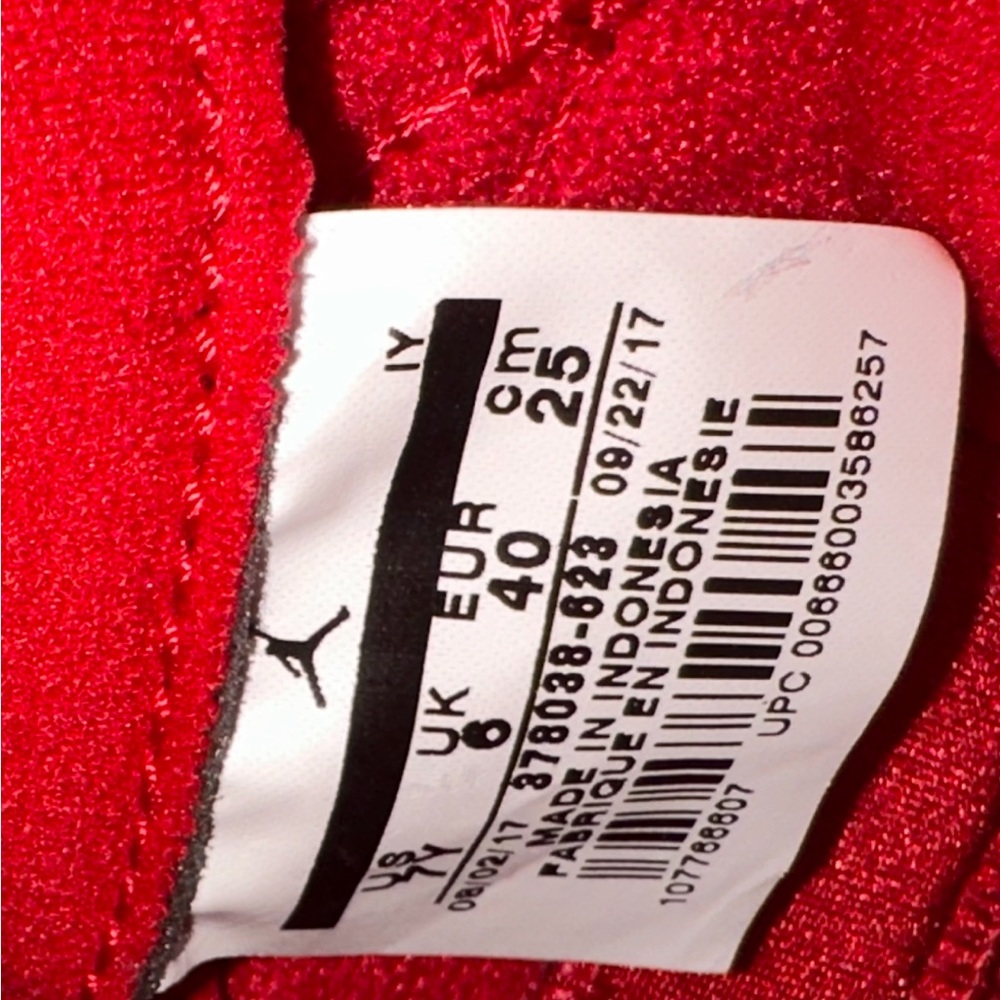 YOUTH JORDANS - Picture 3 of 6
